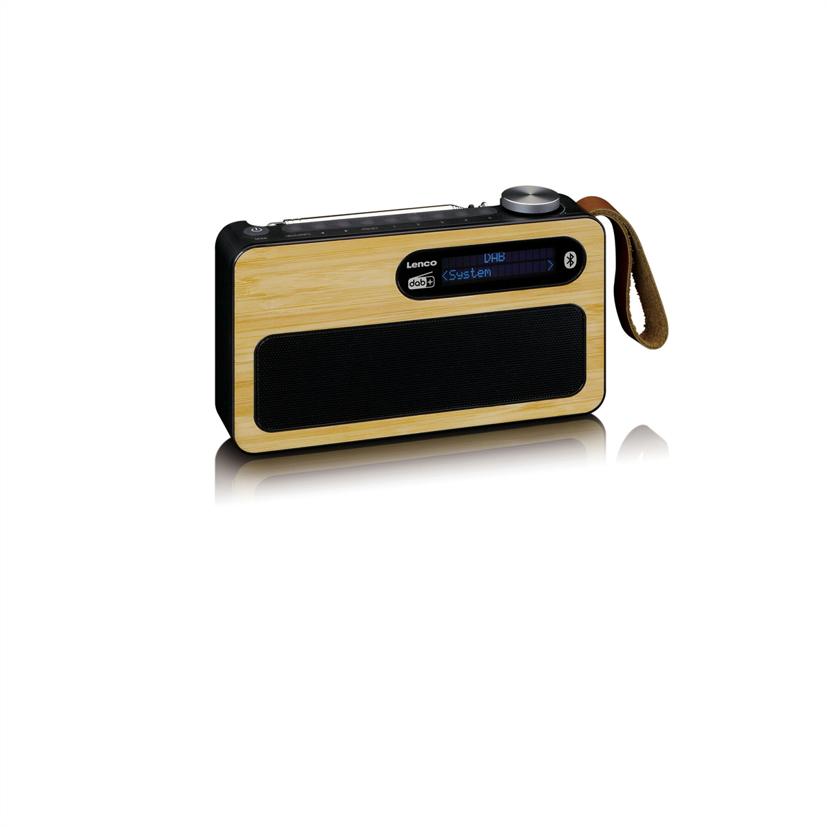 Ein tragbares Lenco-Radio mit Bambusfront, schwarzem Lautsprechergitter und braunem Lederriemen.