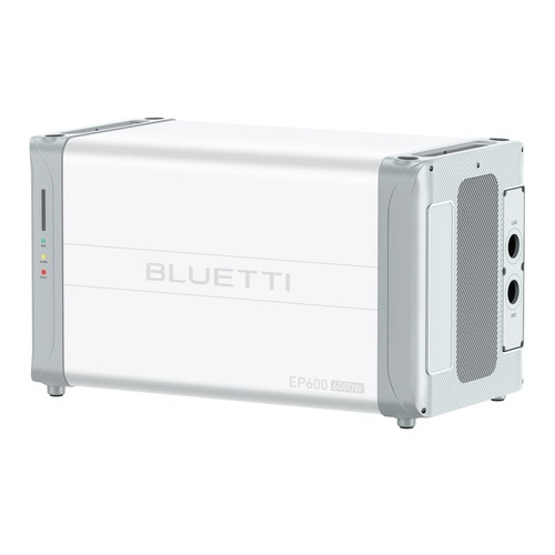 Ein weißer BLUETTI EP600 Energiespeicher mit grauen Akzenten auf weißem Hintergrund.