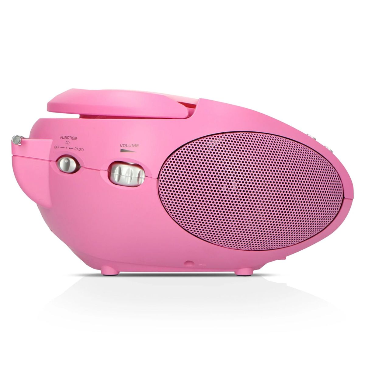 Un boombox portatile rosa con altoparlante laterale, selettore di funzione e manopola del volume su sfondo bianco.