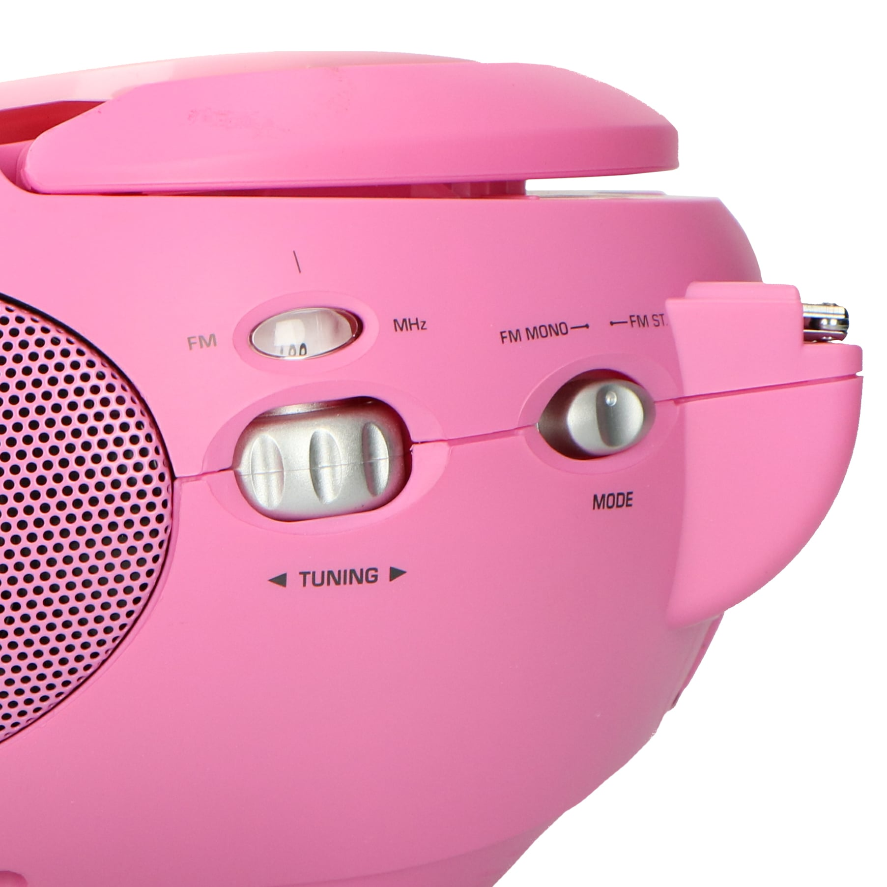 Uno stereo portatile rosa con pulsanti argentati per la sintonia e la modalità su sfondo bianco.