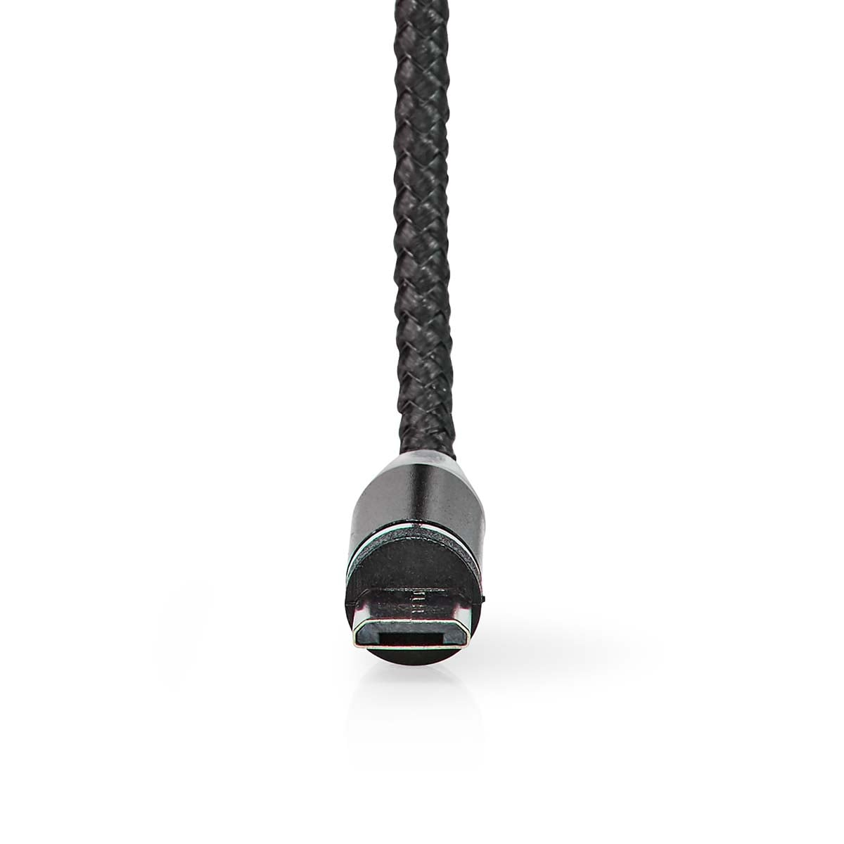 Schwarzes Mikro-USB-Kabel mit geflochtenem Mantel vor weißem Hintergrund.
