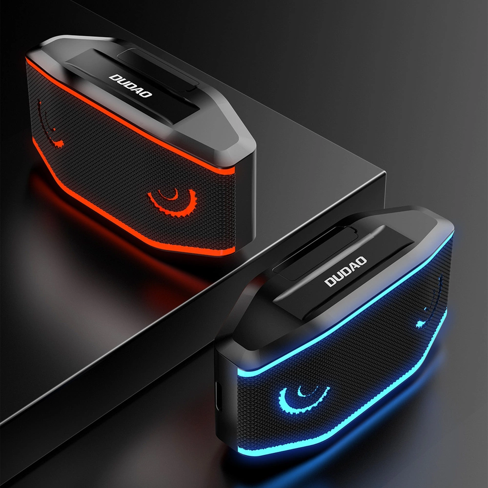 Due altoparlanti Bluetooth Dudao neri con dettagli luminosi rossi e blu su sfondo scuro.