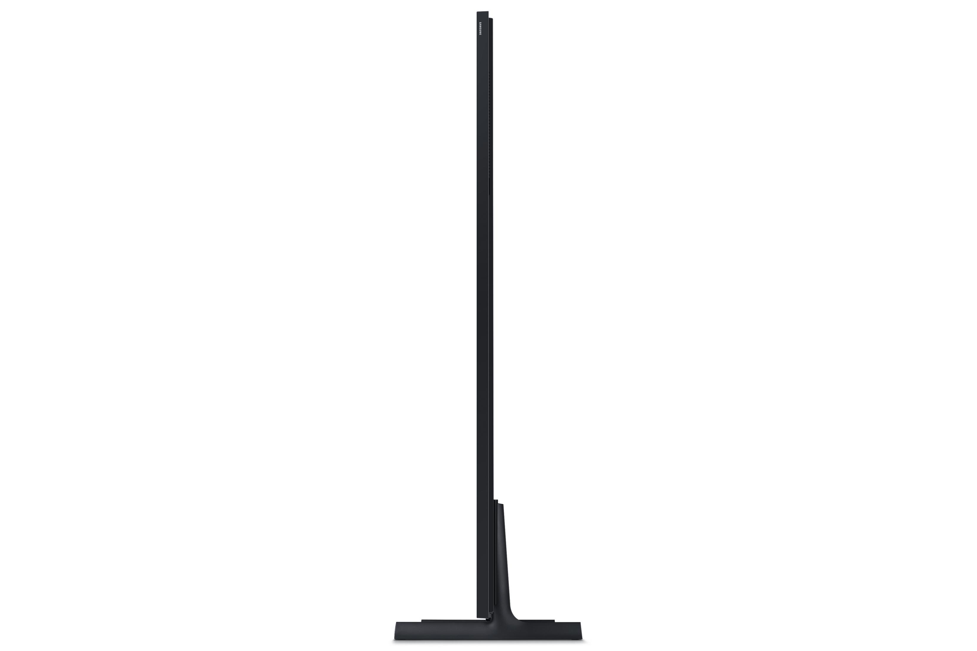 Seitenansicht eines flachen, schwarzen Samsung-Fernsehers mit einem schlanken Standfuß vor weißem Hintergrund.