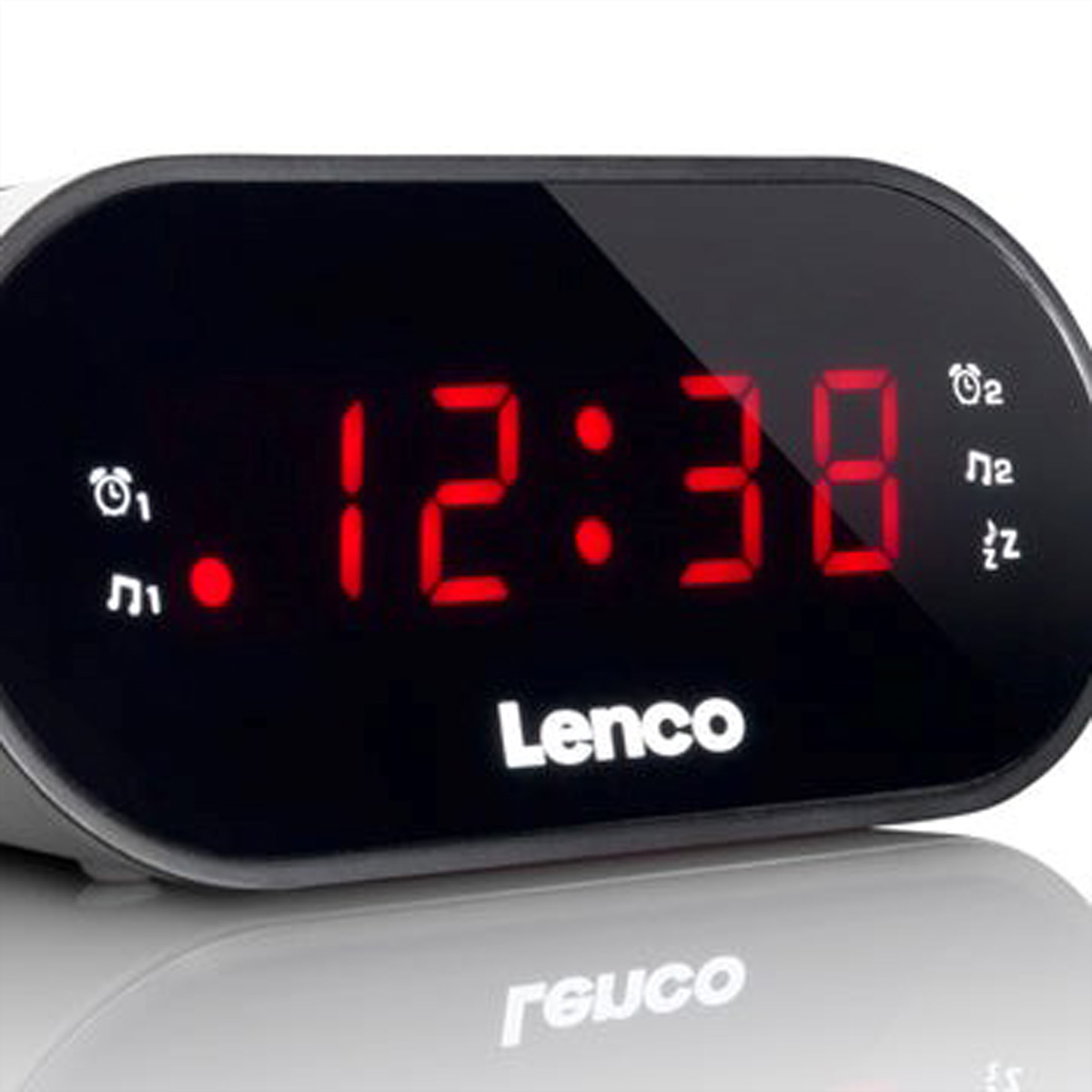 Una sveglia digitale Lenco nera con cifre rosso vivo mostra le 12:38 su una superficie riflettente.