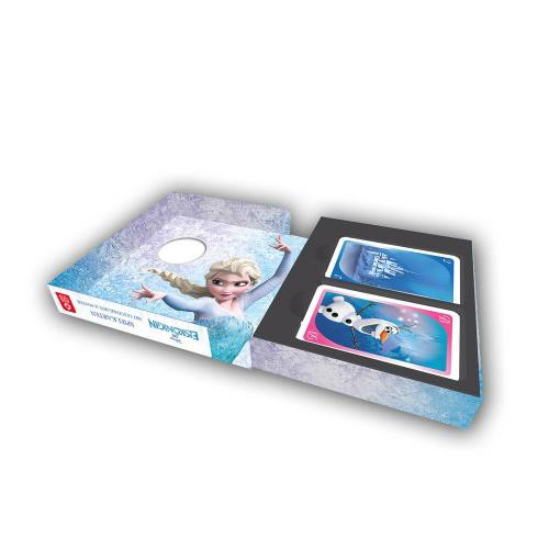 Eiskönigin-Spielkartenschachtel offen mit Elsa-Bild und zwei Spielkarten mit Olaf.