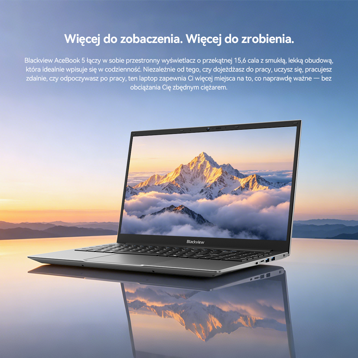 Laptop Blackview AceBook 5 stoi na odbijającej światło powierzchni z tłem górskim.