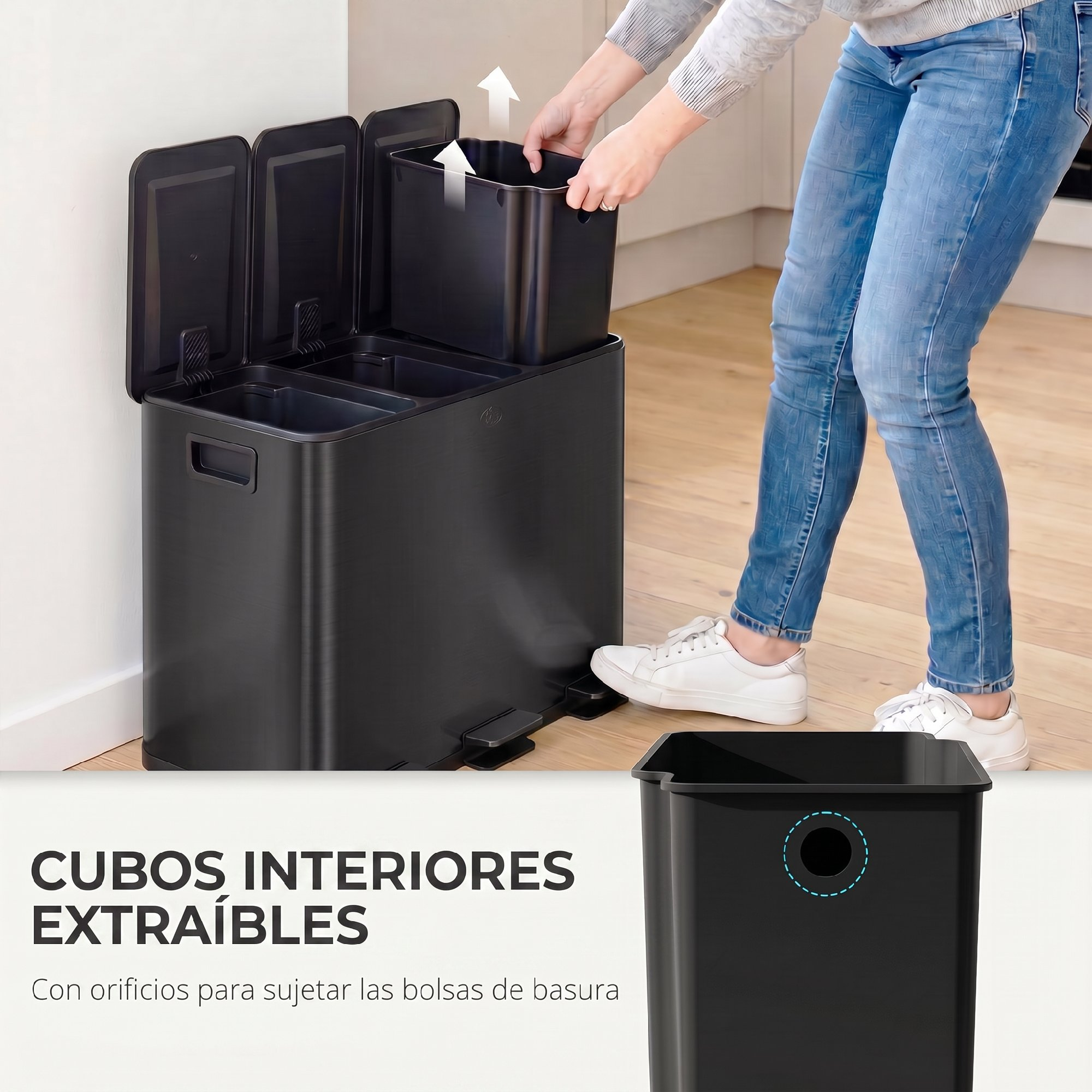 Persona saca un cubo interior extraíble de un cubo de basura triple negro.
