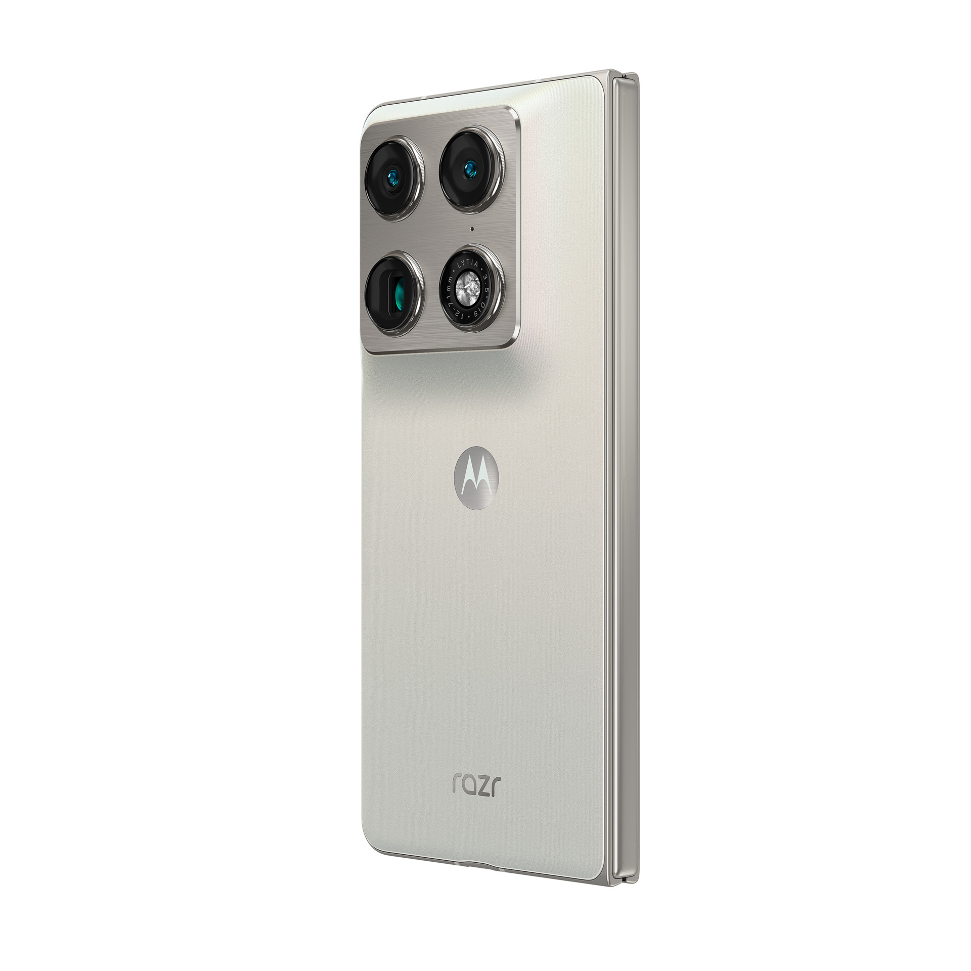 Parte trasera de un smartphone Motorola Razr plateado con cuatro cámaras y el logotipo de la marca sobre fondo blanco.