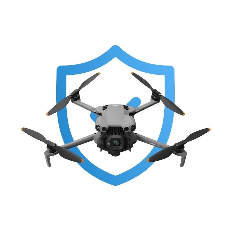 Un drone DJI grigio centrato davanti all'icona di uno scudo blu su sfondo bianco.