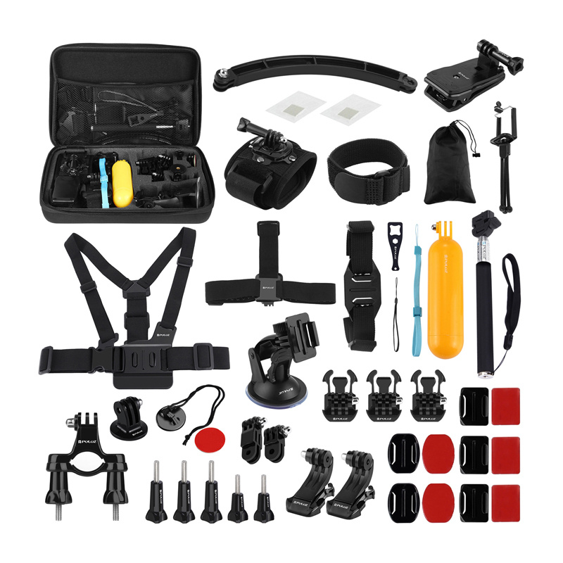 Kit accessori per action cam con supporti, cinghie, impugnatura, galleggianti e custodia su sfondo bianco.