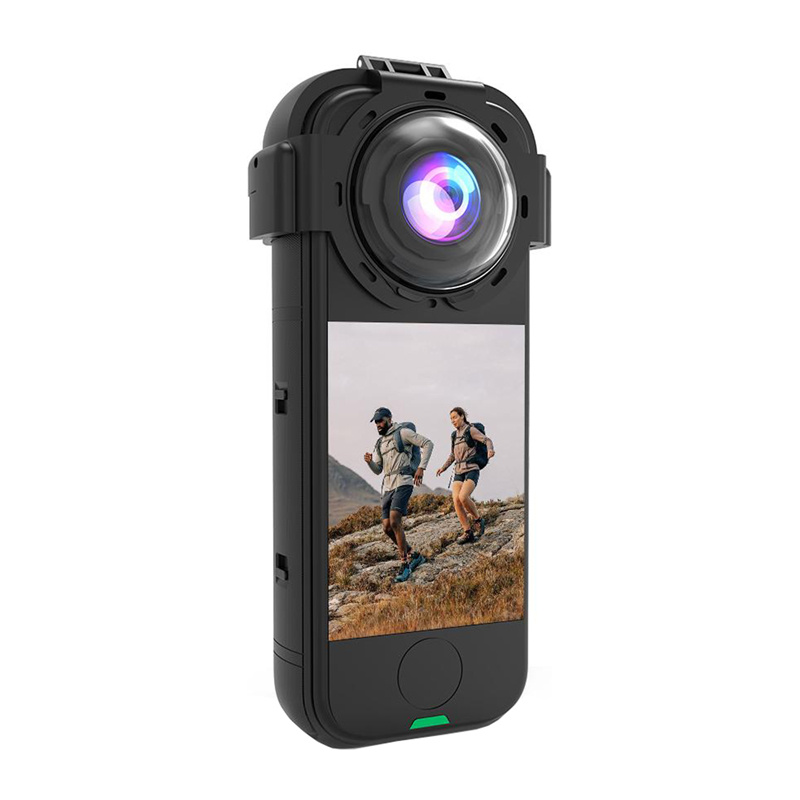 Action cam nera con obiettivo grande e display che mostra due escursionisti.