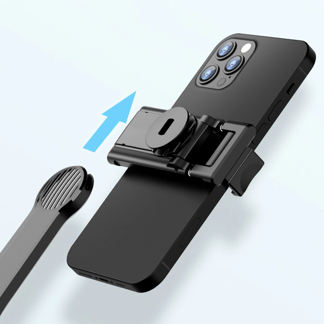 Uno smartphone nero con un supporto attaccato sul retro e una freccia blu rivolta verso l'alto.