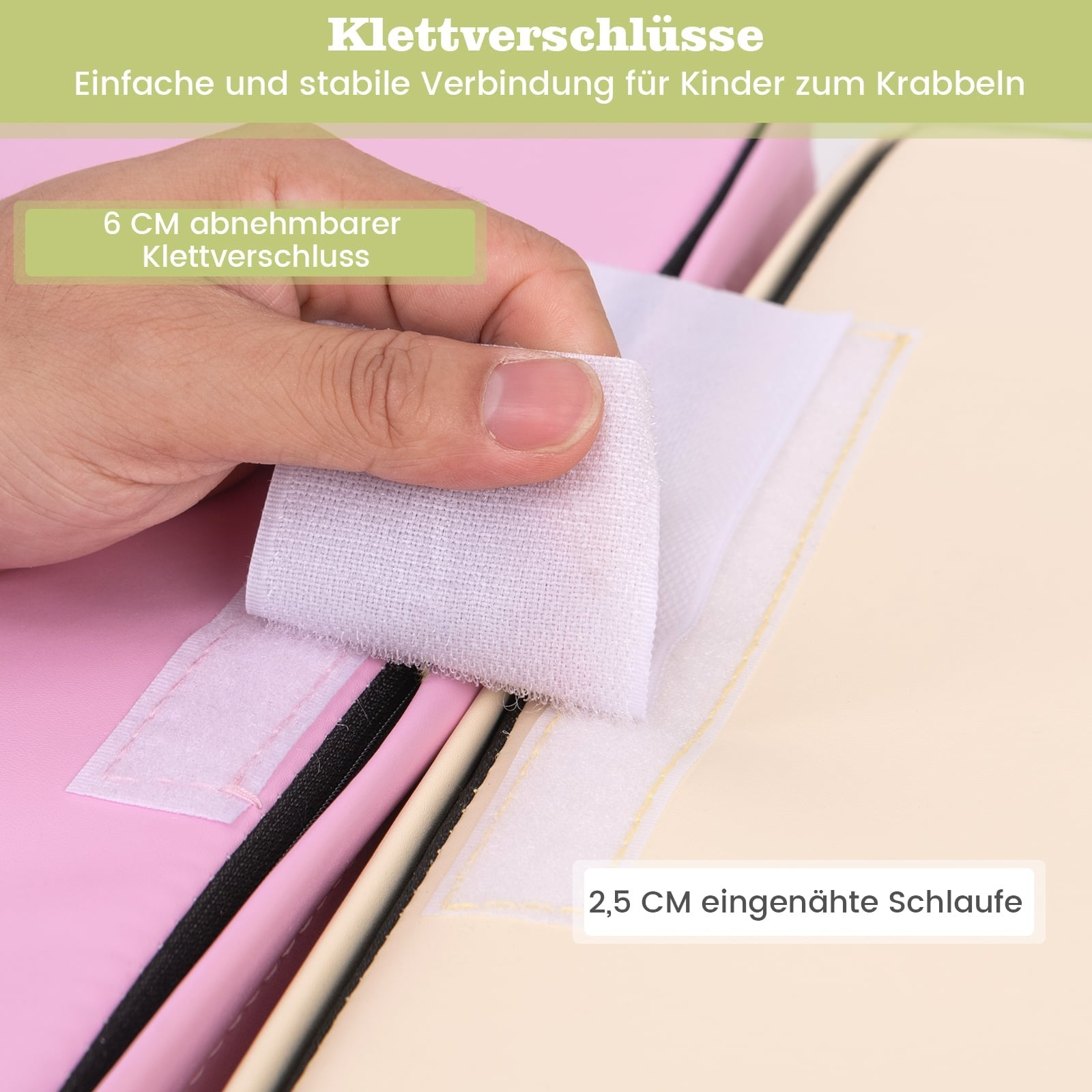Une main fixe une bande Velcro blanche reliant un tapis rose et beige, avec des superpositions de texte allemand.