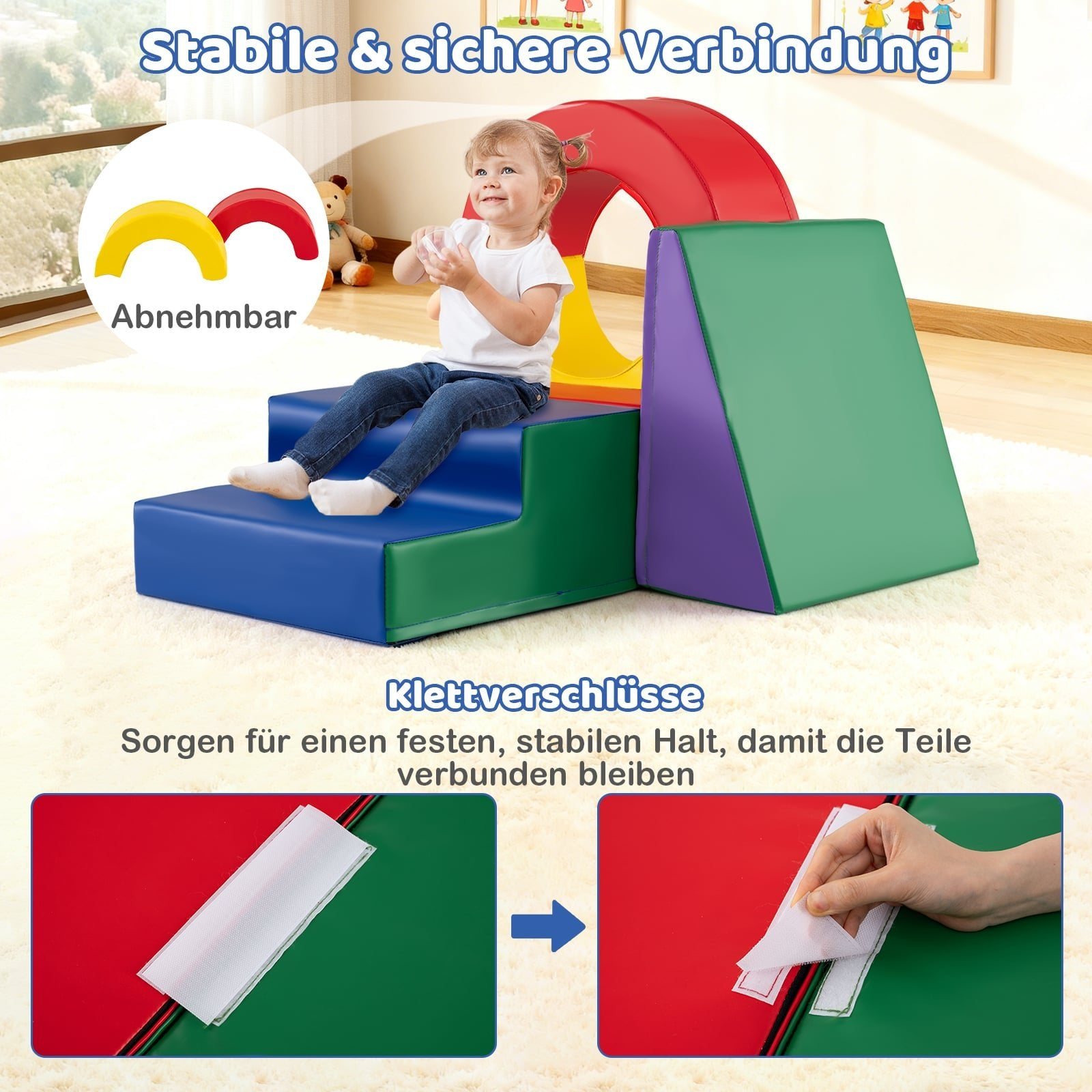 Un tout-petit assis sur des blocs en mousse colorés avec du velcro.
