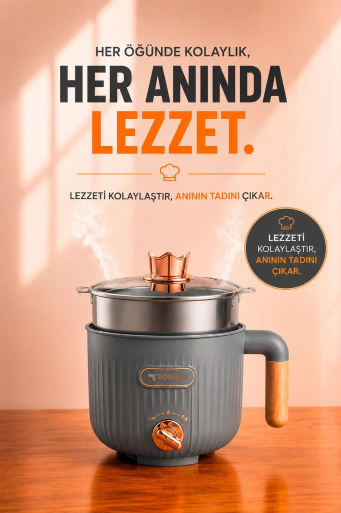 Ahşap saplı gri elektrikli tencere, pembe arka plan önünde ahşap masada duruyor.