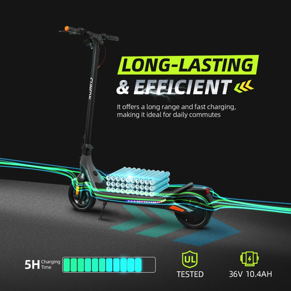 Monopattino elettrico su sfondo nero con illustrazione della batteria, fasci di luce verde e testo.