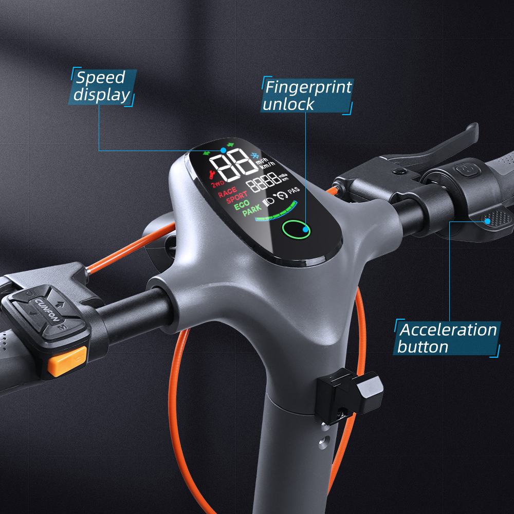Manubrio di monopattino elettrico con display digitale, sblocco con impronta e pulsante di accelerazione.