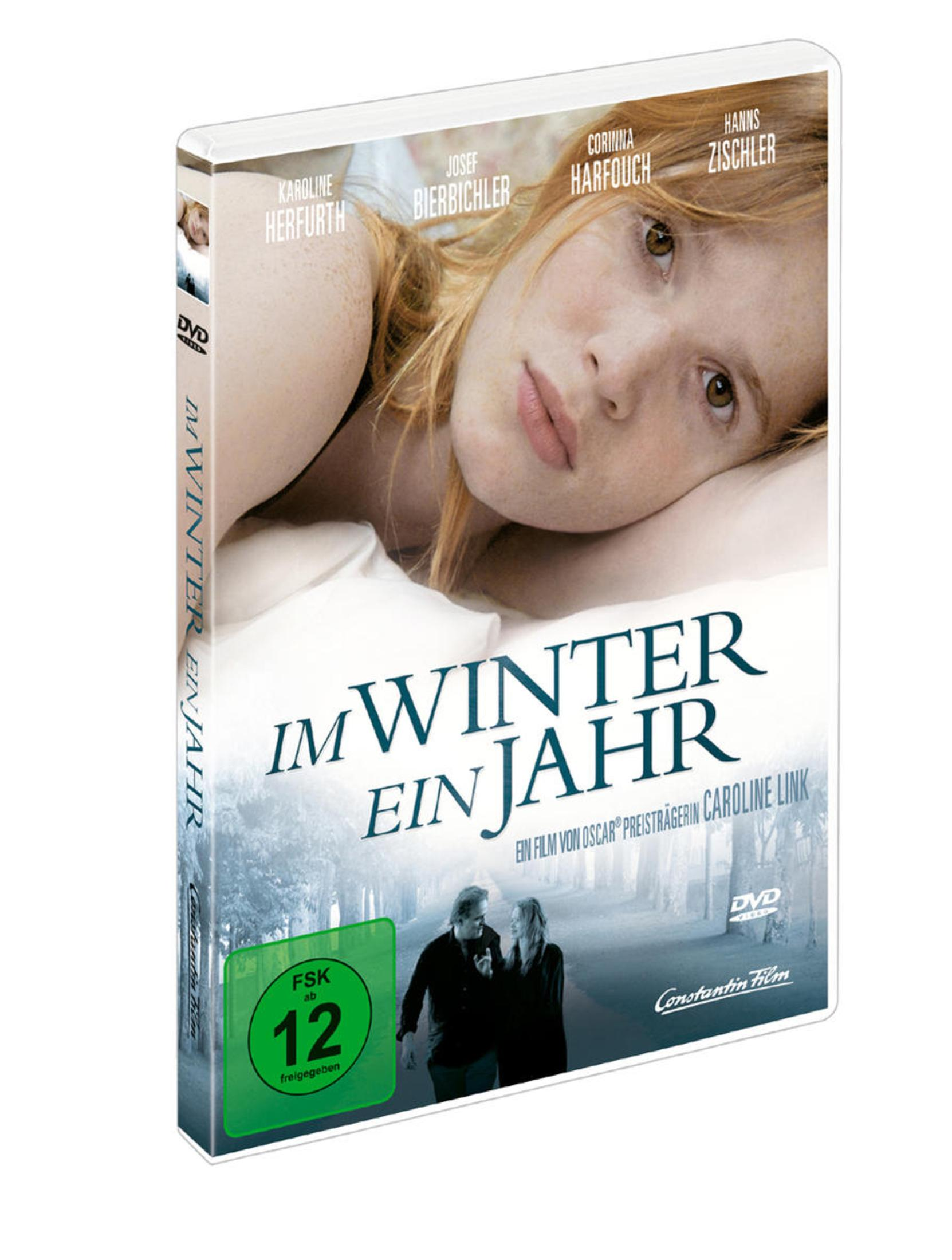 DVD-Hülle von Im Winter ein Jahr, mit rothaariger Frau oben und zwei Personen auf einem verschneiten Weg unten.