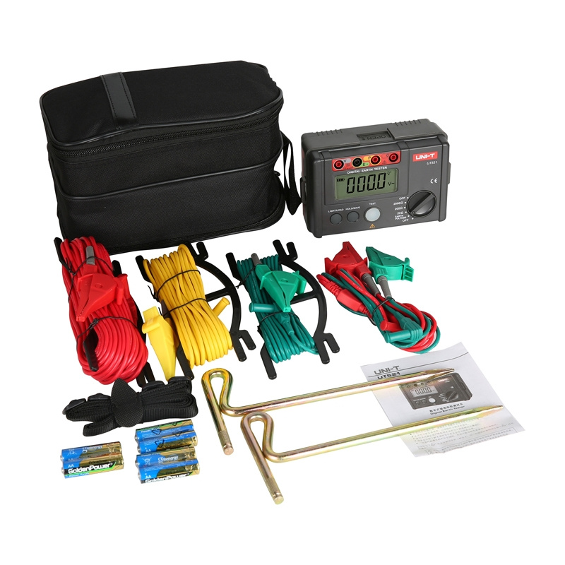 Misuratore di terra digitale con custodia, cavi, picchetti e batterie.