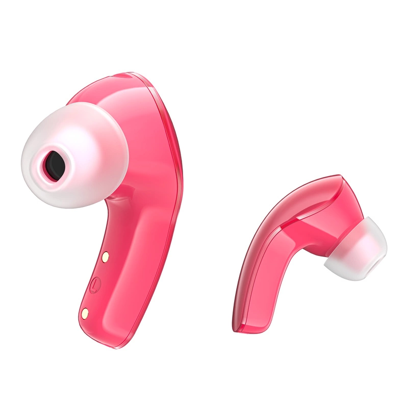 Due auricolari wireless rosa lucido con punte in silicone bianco su sfondo bianco.