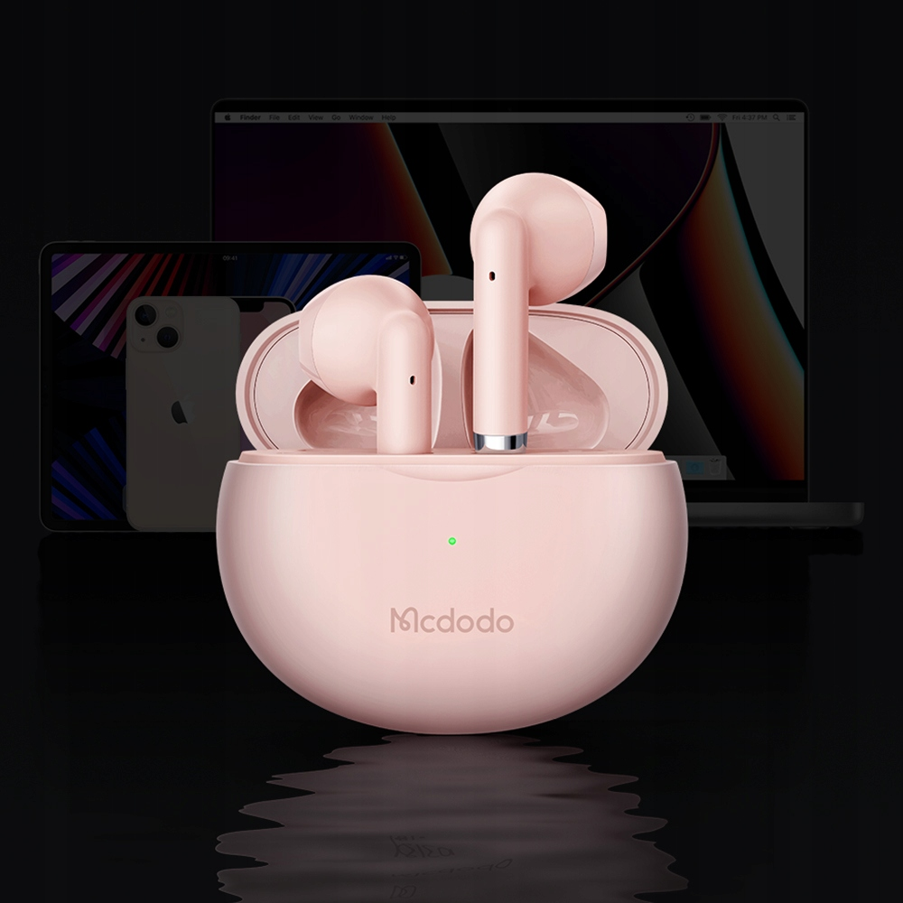 Auricolari wireless Mcdodo rosa nella custodia di ricarica con tablet e laptop.