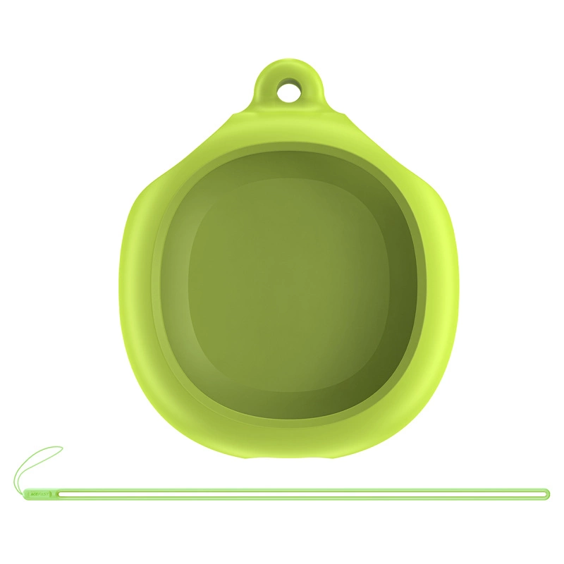 Una custodia in silicone verde chiaro con un passante in alto e un laccetto coordinato in basso su sfondo bianco.