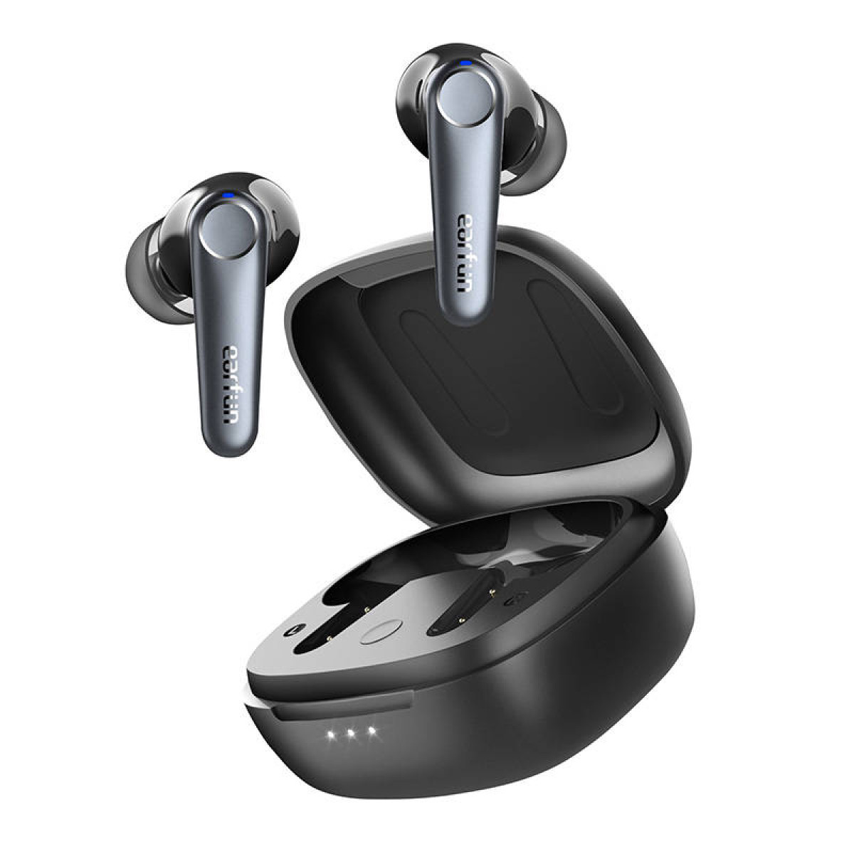 Auriculares inalesaumbricos EarFun grises con estuche de carga abierto.