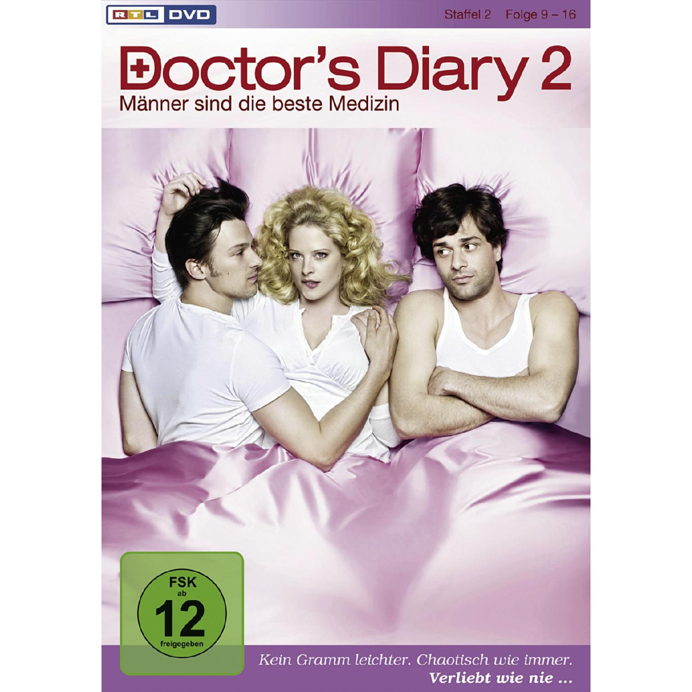 DVD-Cover von Doctor's Diary 2 mit einer blonden Frau und zwei Männern im Bett vor rosa Hintergrund.