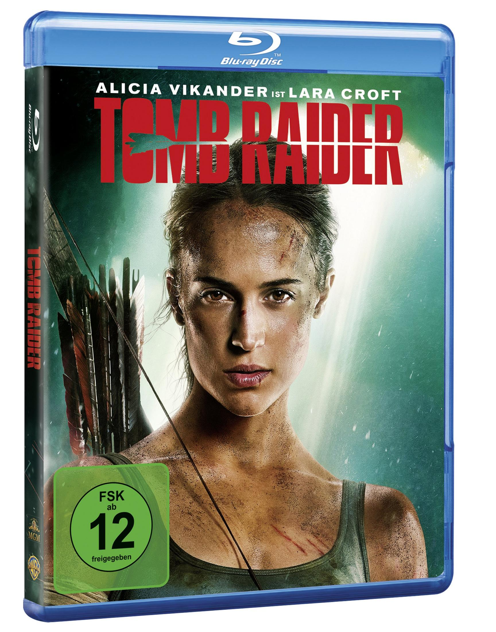 Blu-ray-Hülle des Films Tomb Raider mit Alicia Vikander als Lara Croft, die verschmutzt ist und einen Bogen trägt.