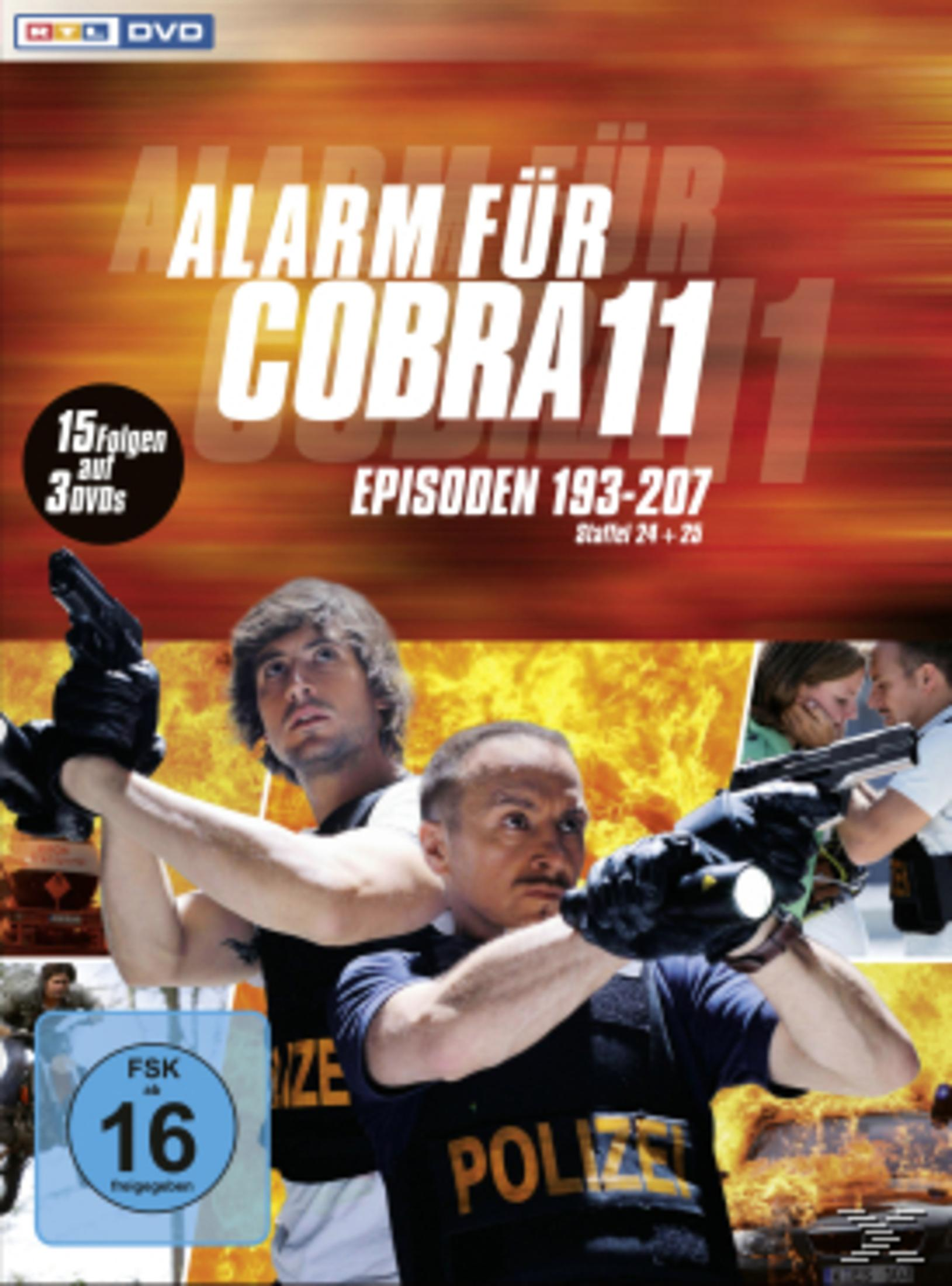 DVD-Cover von Alarm für Cobra 11 mit zwei Polizisten, die Waffen und Taschenlampen halten, vor einer Explosion.