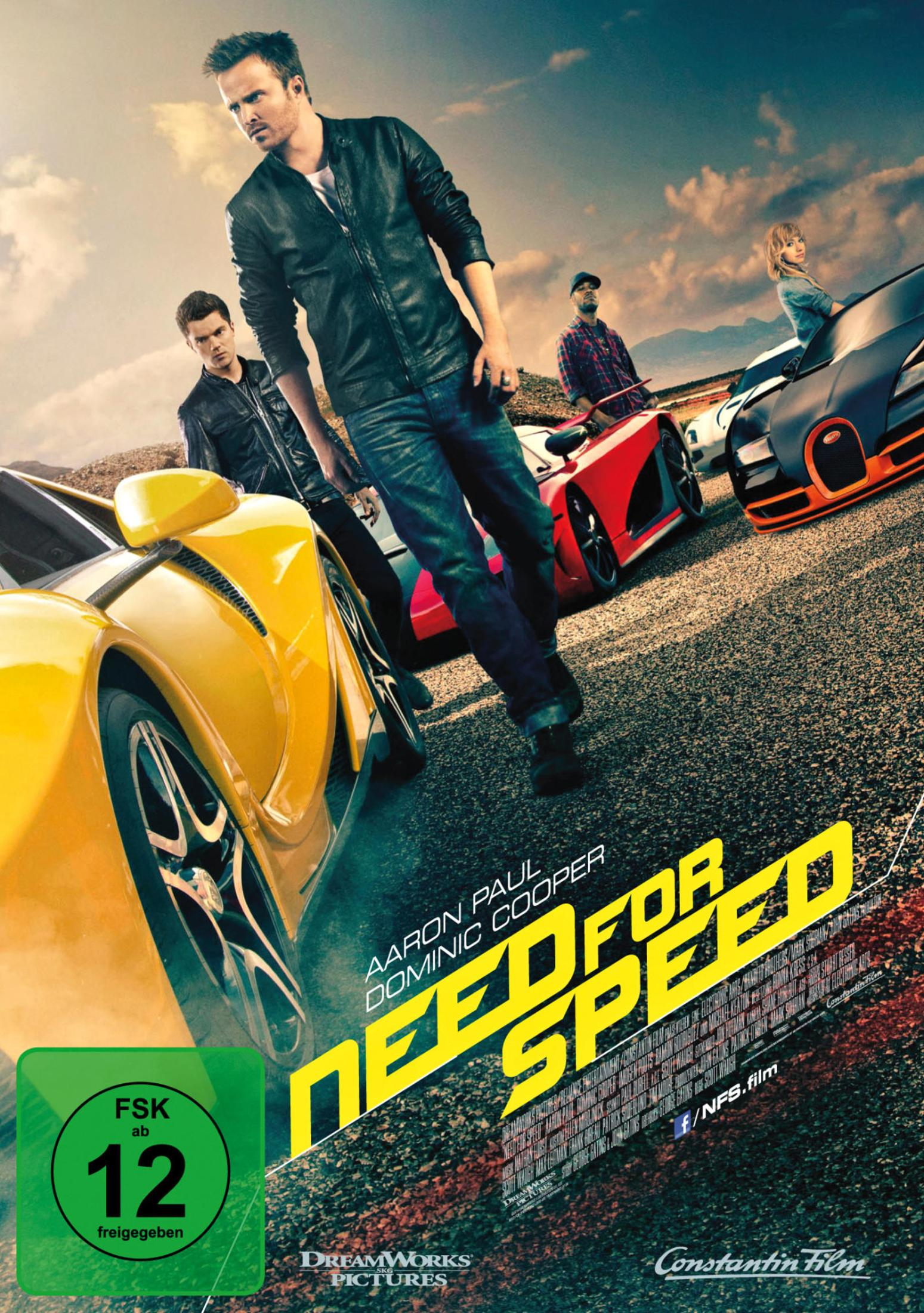 Filmplakat für Need for Speed mit Aaron Paul im Vordergrund, umgeben von Luxussportwagen und anderen Darstellern.