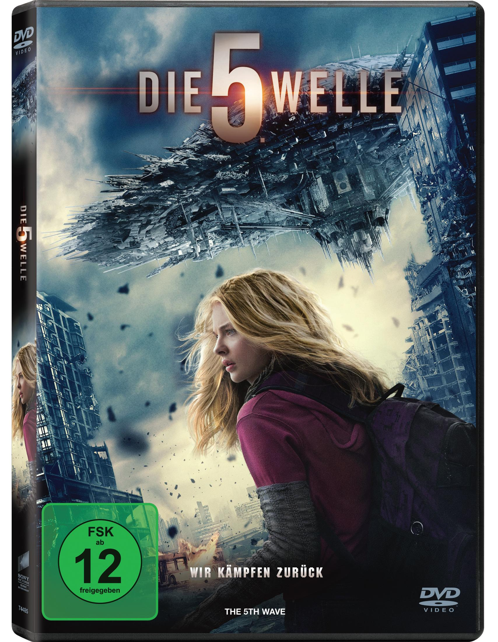 DVD-Cover von Die 5. Welle mit einer blonden Frau vor einer zerstörten Stadt und einem großen Raumschiff.