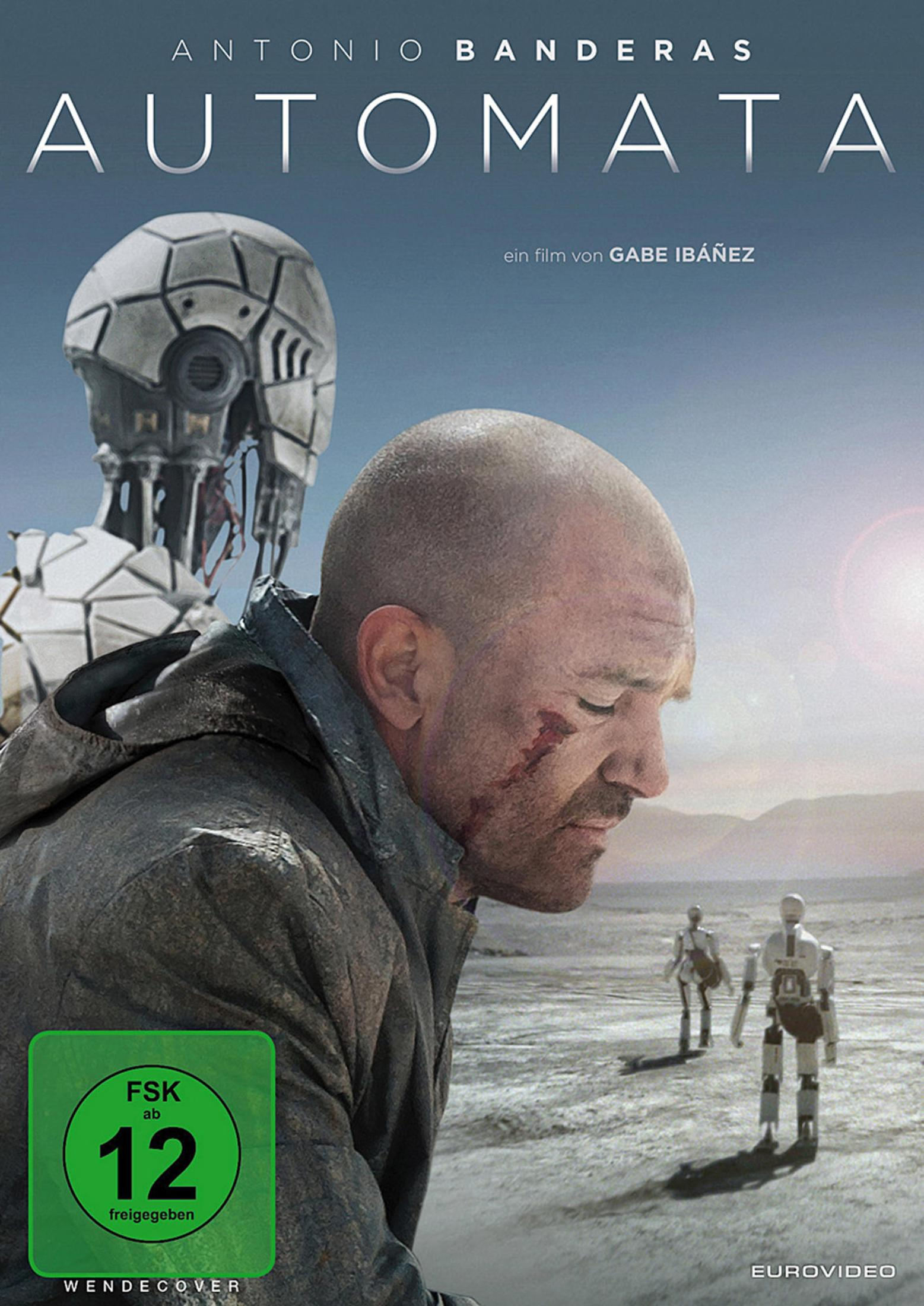 Filmplakat Automata mit Antonio Banderas, einem Roboter im Hintergrund und zwei Robotern in einer Wüstenlandschaft.