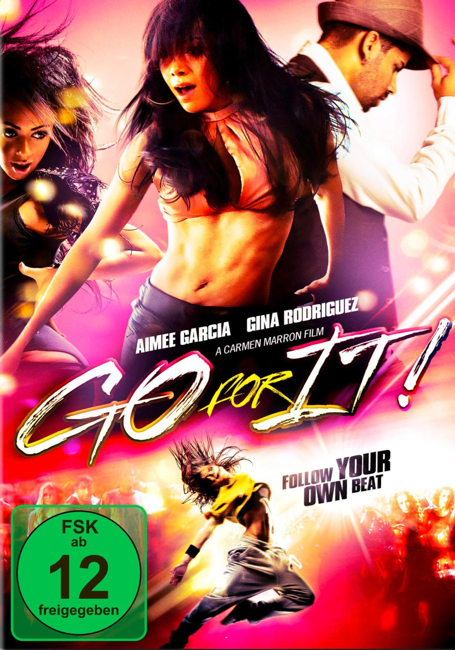 Filmplakat von 'Go for It!' mit Tänzern in dynamischen Posen, pinker Hintergrund.