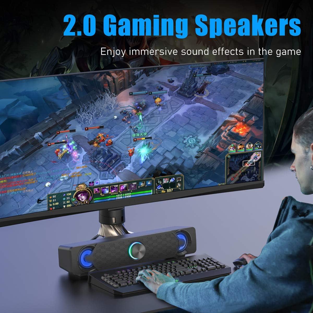 Ein Gamer nutzt eine Tastatur vor einem breiten Monitor, darunter eine Soundbar mit blauer Beleuchtung.