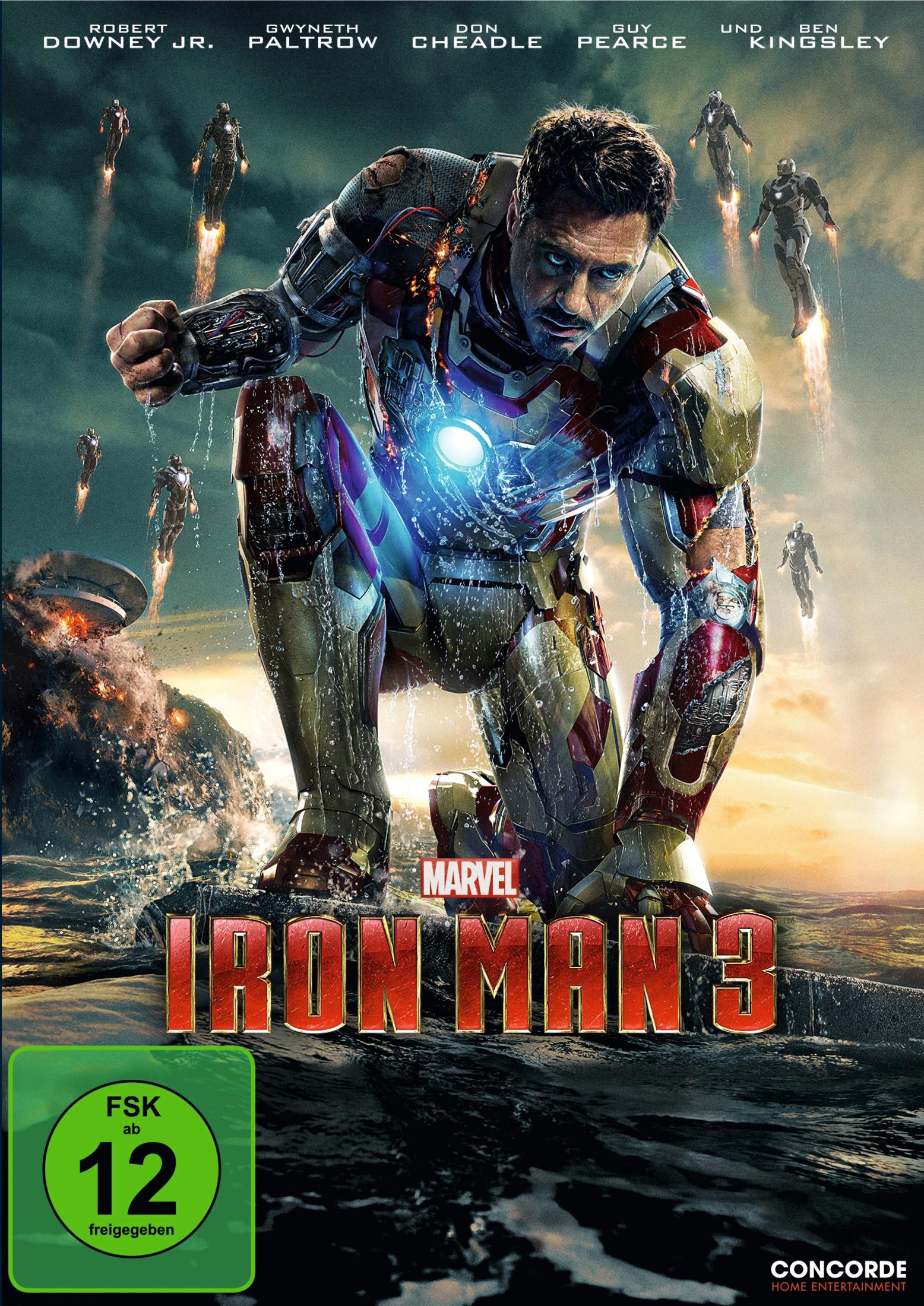 Iron Man kniet im beschädigten Anzug, im Hintergrund fliegen weitere Rüstungen vor brennender Kulisse.