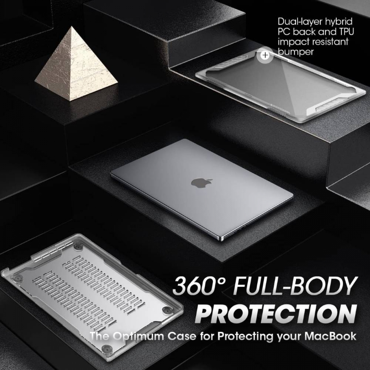 Ein geschlossenes MacBook auf schwarzen Stufen mit Schutzhüllen und einer Pyramide.