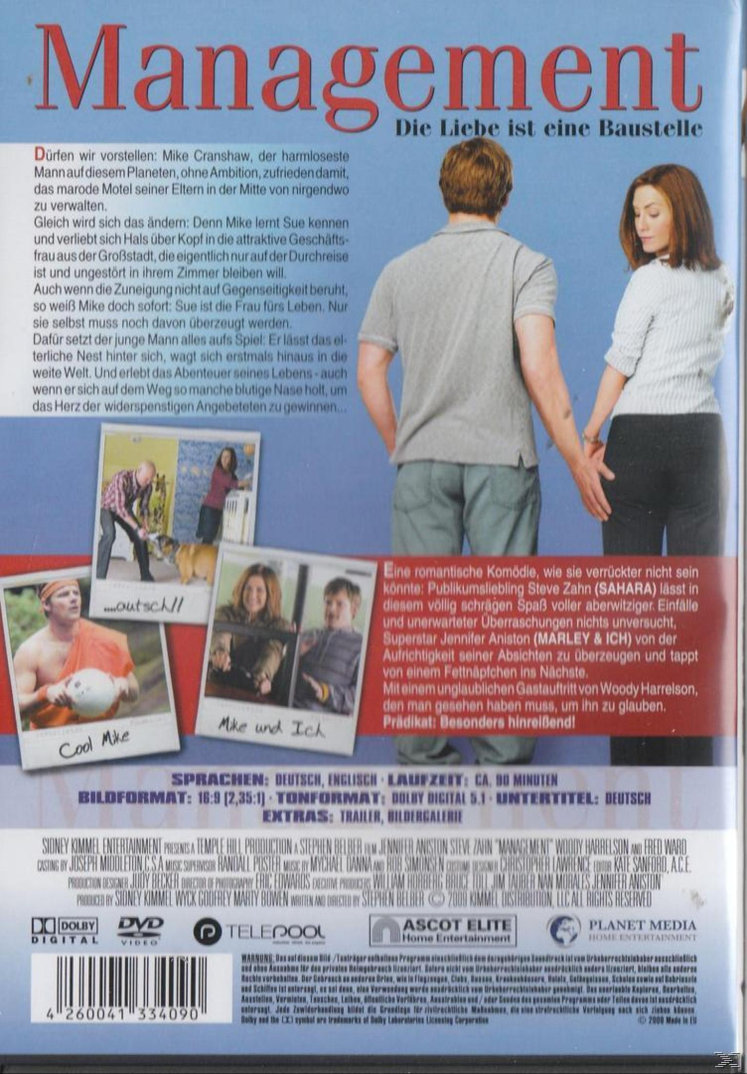 Filmcover Management mit Jennifer Aniston und Steve Zahn vor rotem Hintergrund.