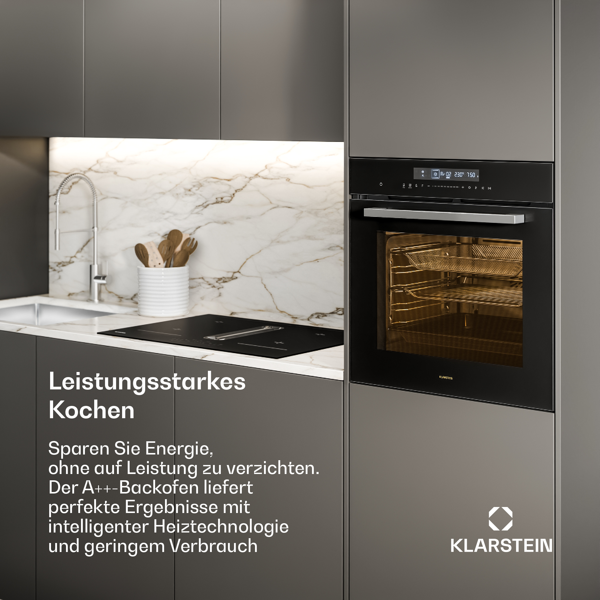 Eine moderne Küche mit grauen Schränken, Marmorwand und einem Backofen, mit deutschem Text.