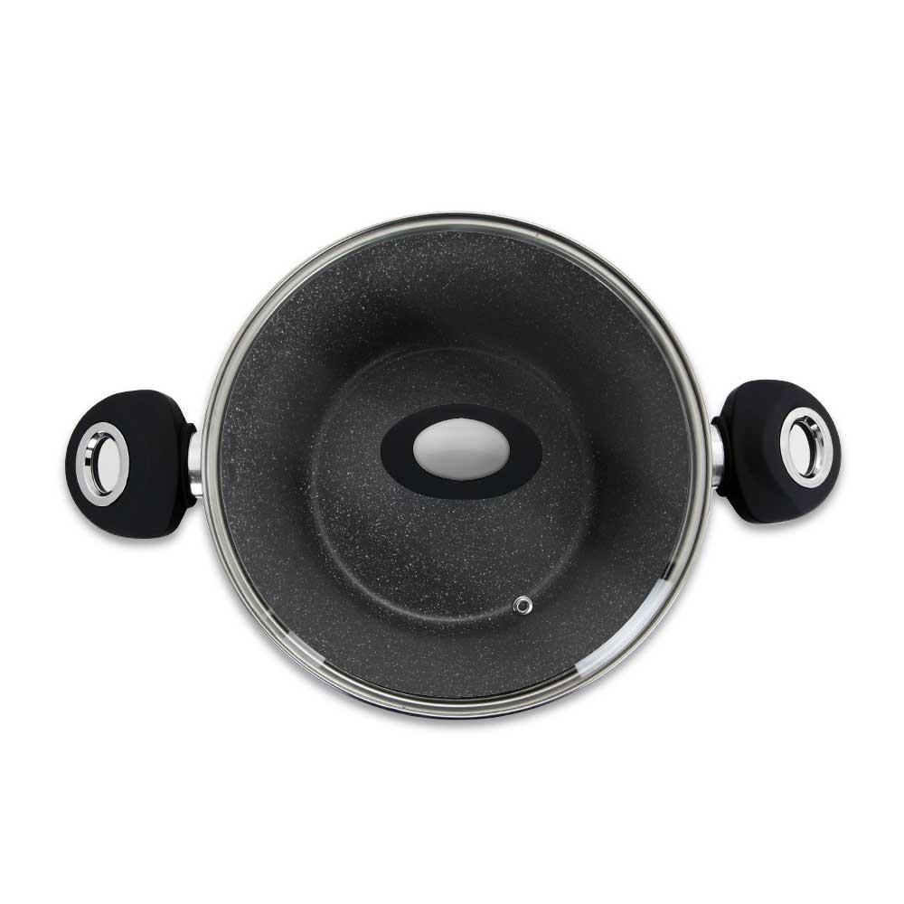 Vista superior de una olla negra con revestimiento de granito, tapa de vidrio y asas negras sobre fondo blanco.
