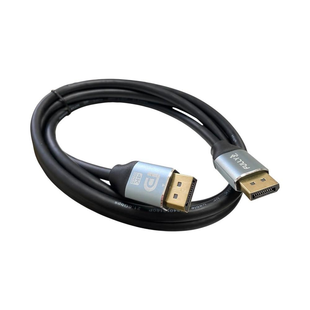 Beyaz arka planda altın uçlu kıvrılmış siyah bir DisplayPort kablosu.