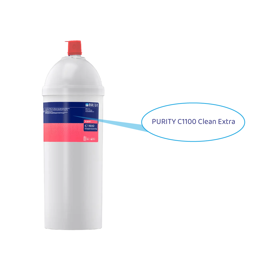 Weißer Brita PURITY C1100 Clean Extra Wasserfilter mit roter Kappe auf weißem Hintergrund.