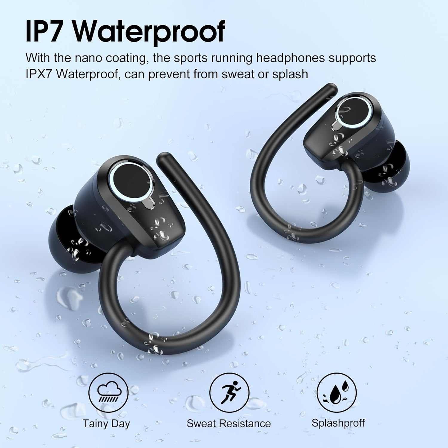 Wasserdichte schwarze Sport-Ohrhörer mit Ohrhaken auf hellblauem Hintergrund mit Wassertropfen.