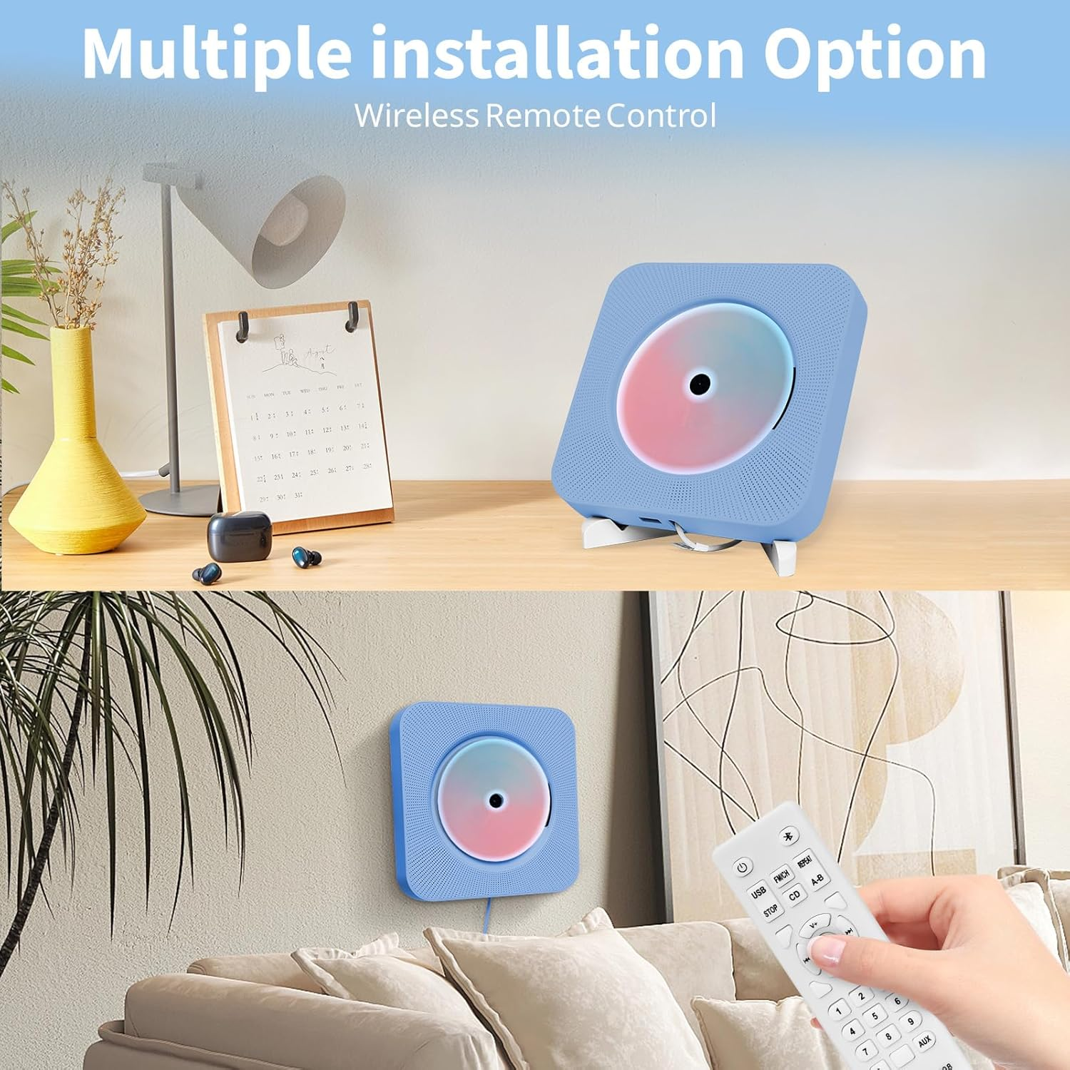 Ein blauer Wand-CD-Player mit Fernbedienung, auf einem Schreibtisch und einer Wohnzimmerwand platziert.