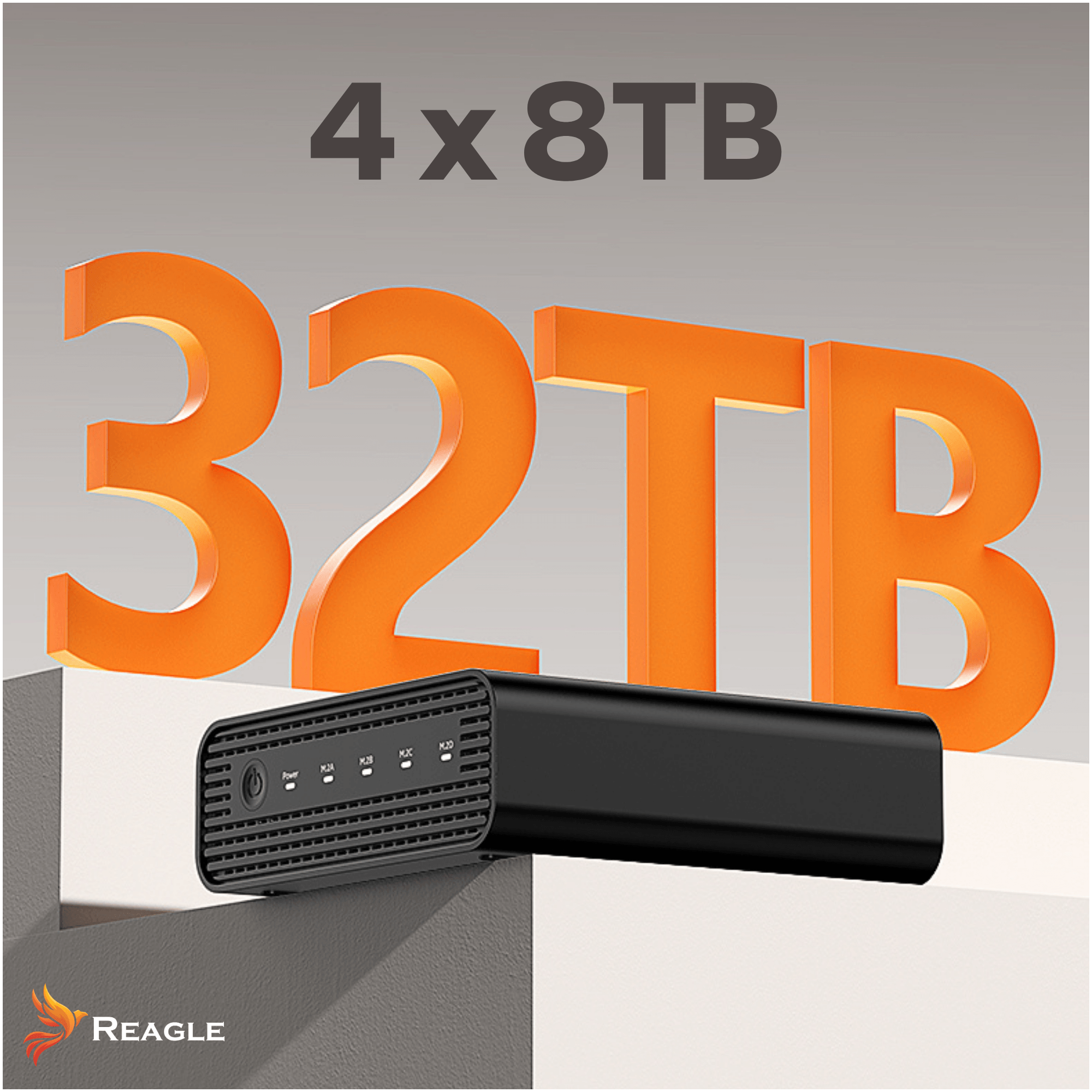 Ein schwarzes Reagle Speichergerät vor orangen 32TB Schriftzügen und 4x8TB.