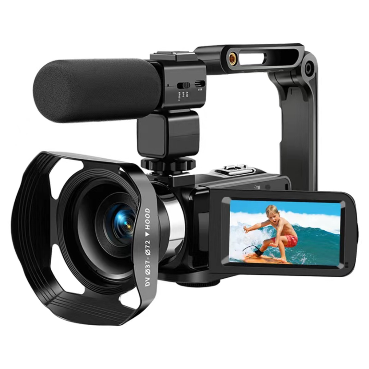 Schwarze Videokamera mit externem Mikrofon, Gegenlichtblende und geöffnetem Display, das einen Surfer zeigt.