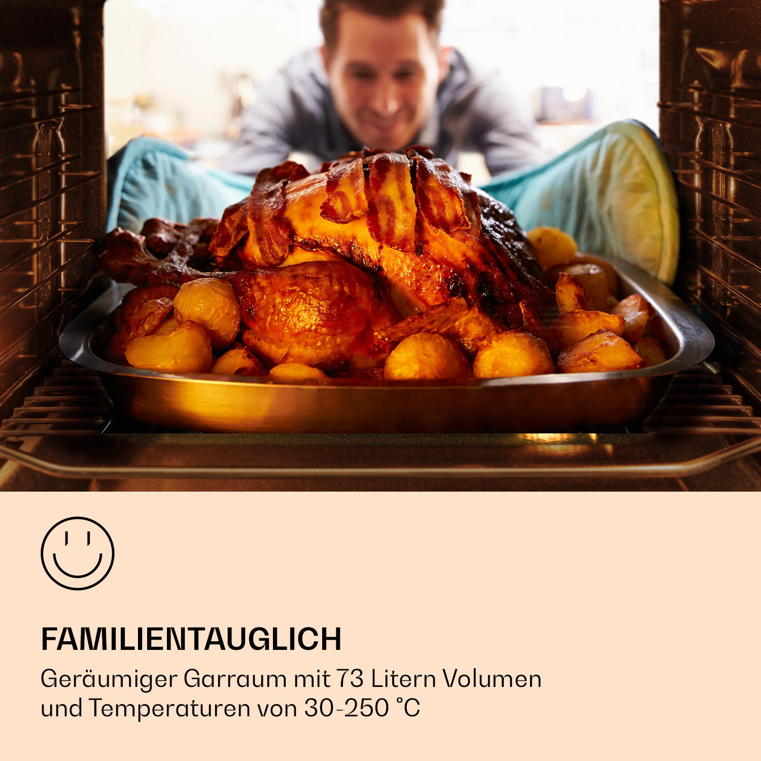 Ein Mann nimmt einen Braten mit Kartoffeln aus dem Ofen, Text unten.