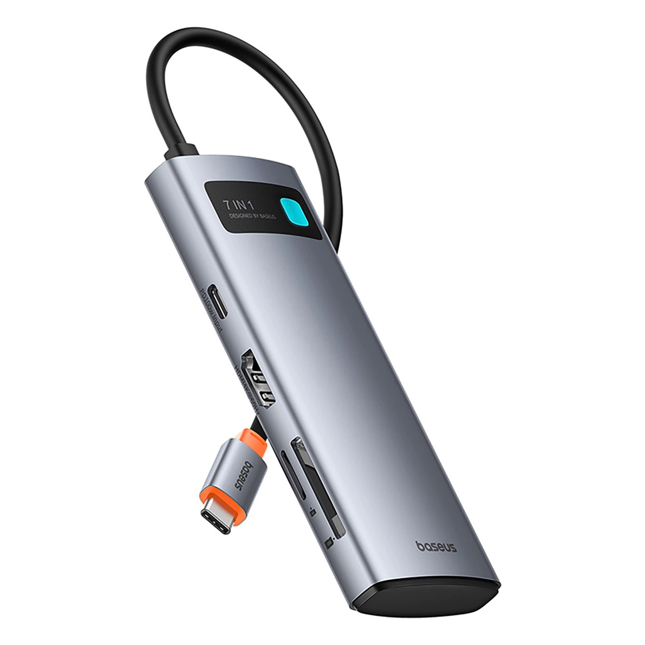 Un hub USB-C grigio 7 in 1 con cavo attaccato e porte multiple su sfondo bianco.