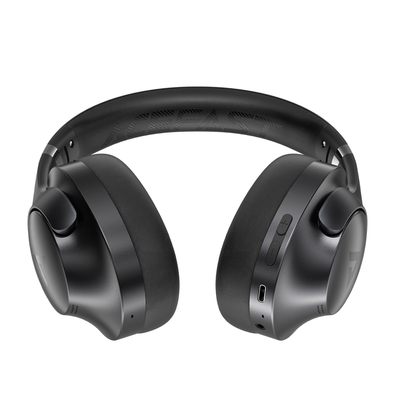 Cuffie wireless nere over-ear con controlli e porte sul padiglione destro su sfondo bianco.