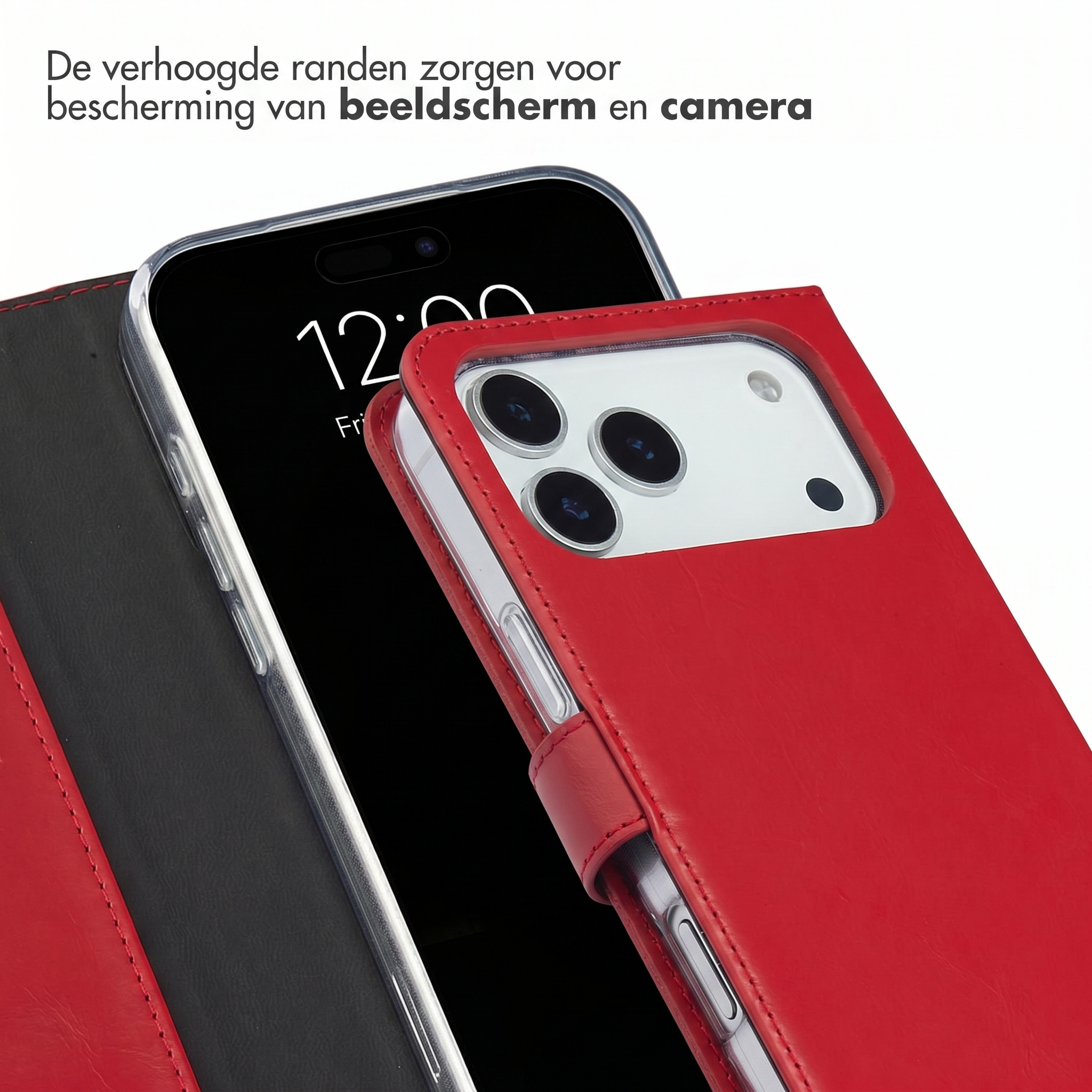 Ein Smartphone in einer roten Ledertasche mit Bildschirm und Dreifachkamera.